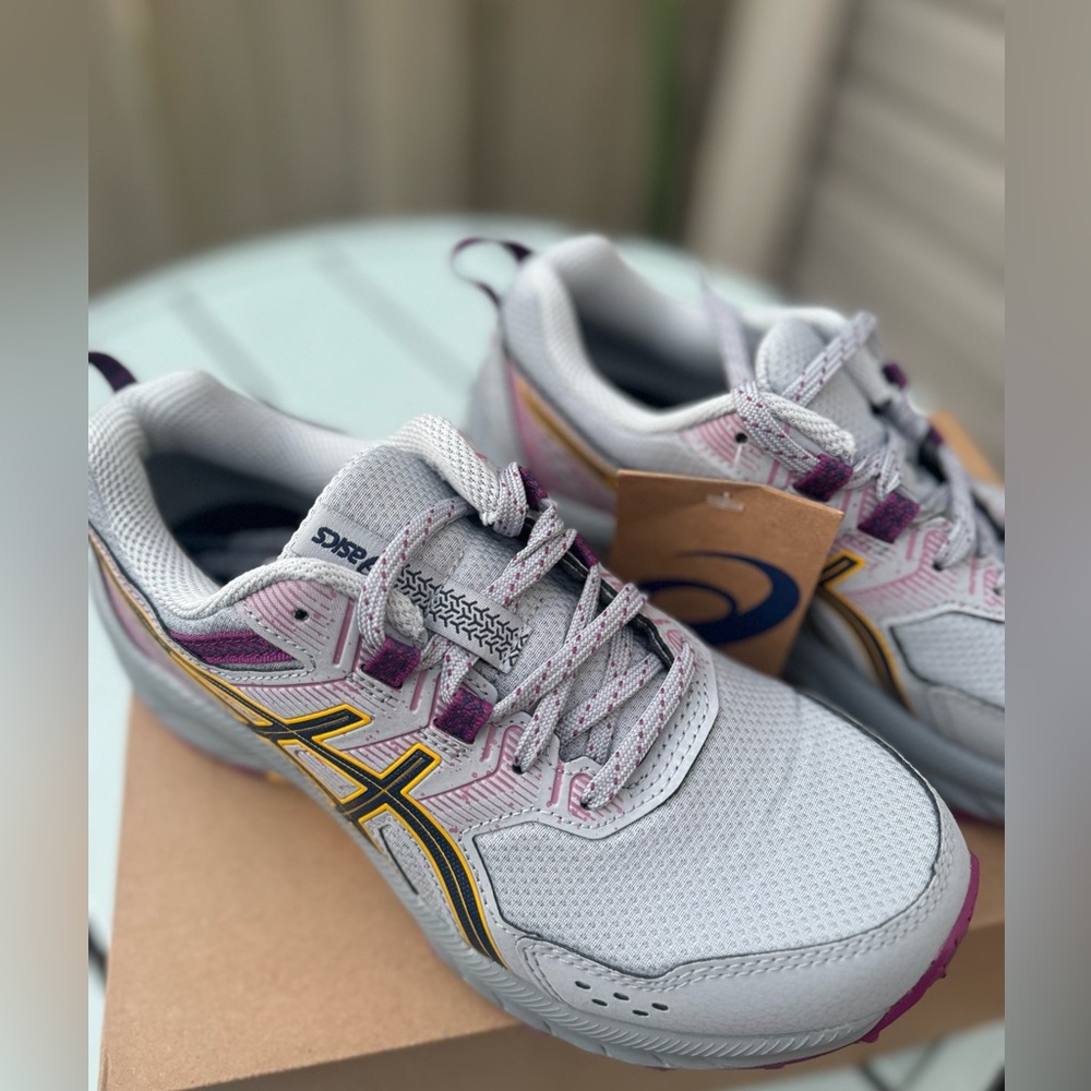 New with tags sneakers